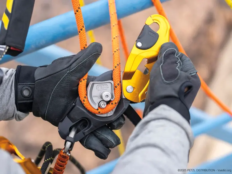 Страховочные и спусковые устройства Petzl для альпинизма, скалолазания, промышленного альпинизма и спасателей