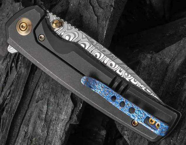 Складной нож категории EDC с клинком из стали CPM 20CV