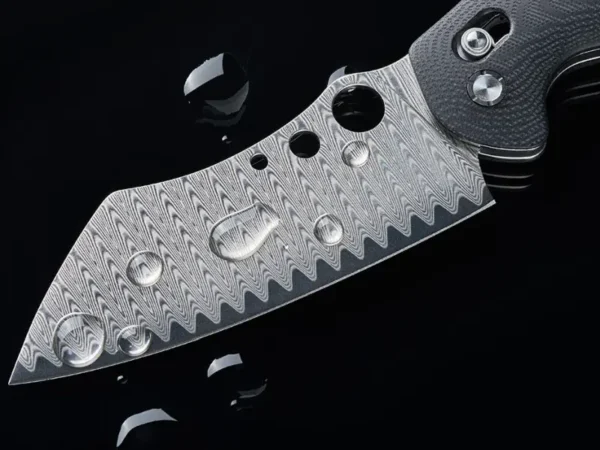 Клинок складаного кухарського ножа Chef Knife має ріжучу кромку з дуже невеликим кутом заточування