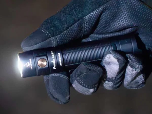 EDC-ліхтар Fenix LD31 Renegade для міста та відпочинку на природі
