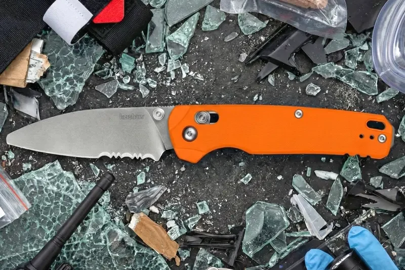 Складаний ніж Kershaw Bel Air XL EMT для рятувальників та аварійних ситуацій.