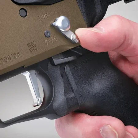 У стандартну комплектацію помпових дробовиків Mossberg 590R Chisel та Mossberg 590RM Chisel входять