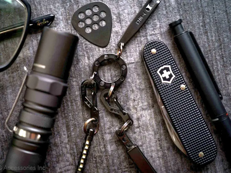 Кліпса та підвіси TEC Accessories для ключів та дрібних предметів EDC