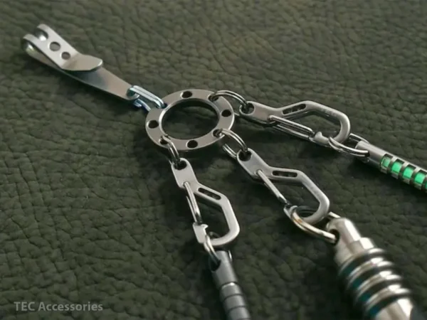 Кліпса TEC Accessories P-7 Suspension Clip це зручне рішення для тих, хто хоче позбутися занадто об'ємних кишень повсякденного одягу