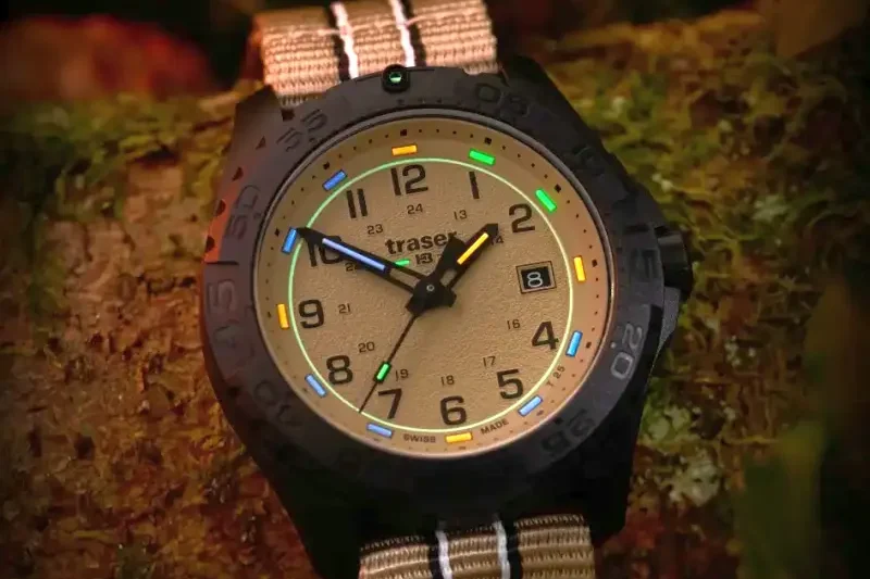 Наручний годинник Traser P96 Outdoor Pioneer з автономним підсвічуванням Spectralight.