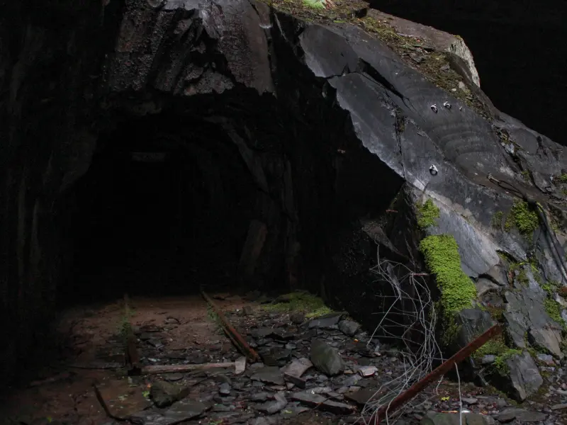 Спорядження для Urbex, що взяти з собою на розвідку покинутих об'єктів та підземель