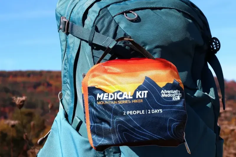 Аптечки першої допомоги Adventure Medical Kits для туризму, походу та активного відпочинку на природі.