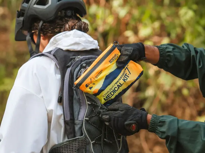 Легка аптечка Adventure Medical Kits Ultralight/Watertight .7 Medical Kit для першої допомоги на морі