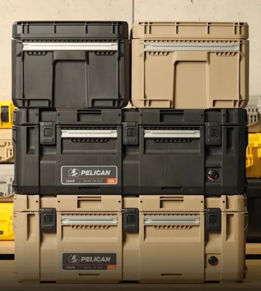 Контейнери Pelican CRATE надійно з'єднуються між собою, у будь-якому поєднанні обох розмірів, 45 і 90 літрів